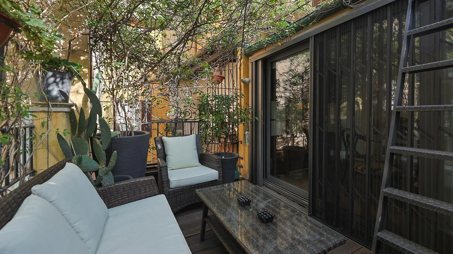 Majorelle Luxury Apartment contacts